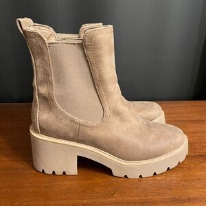 Adorable platform boots!